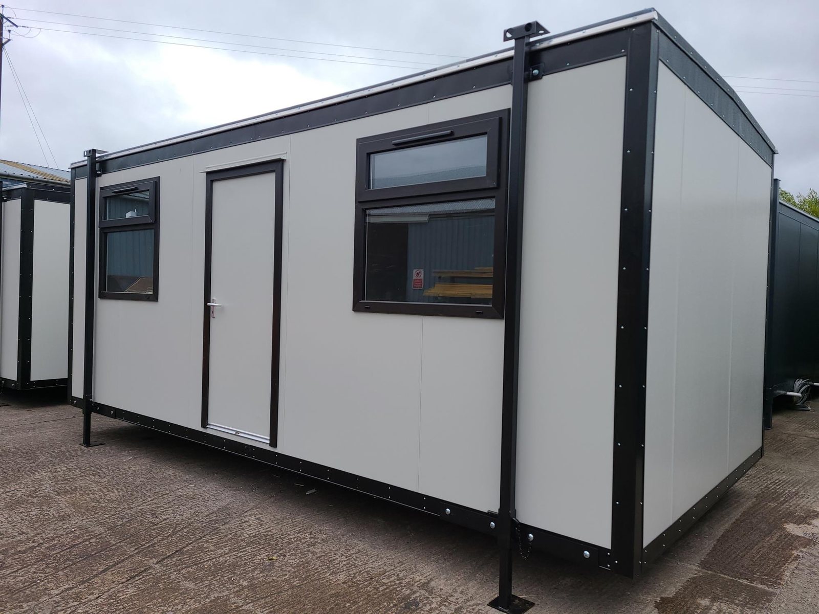 16ft jackleg cabin on adjustable steel legs